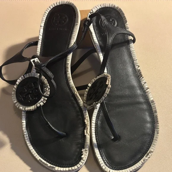 Tory Burch Black Leather Thong Sandals with White Trim Medallion - Picture 1 of 8